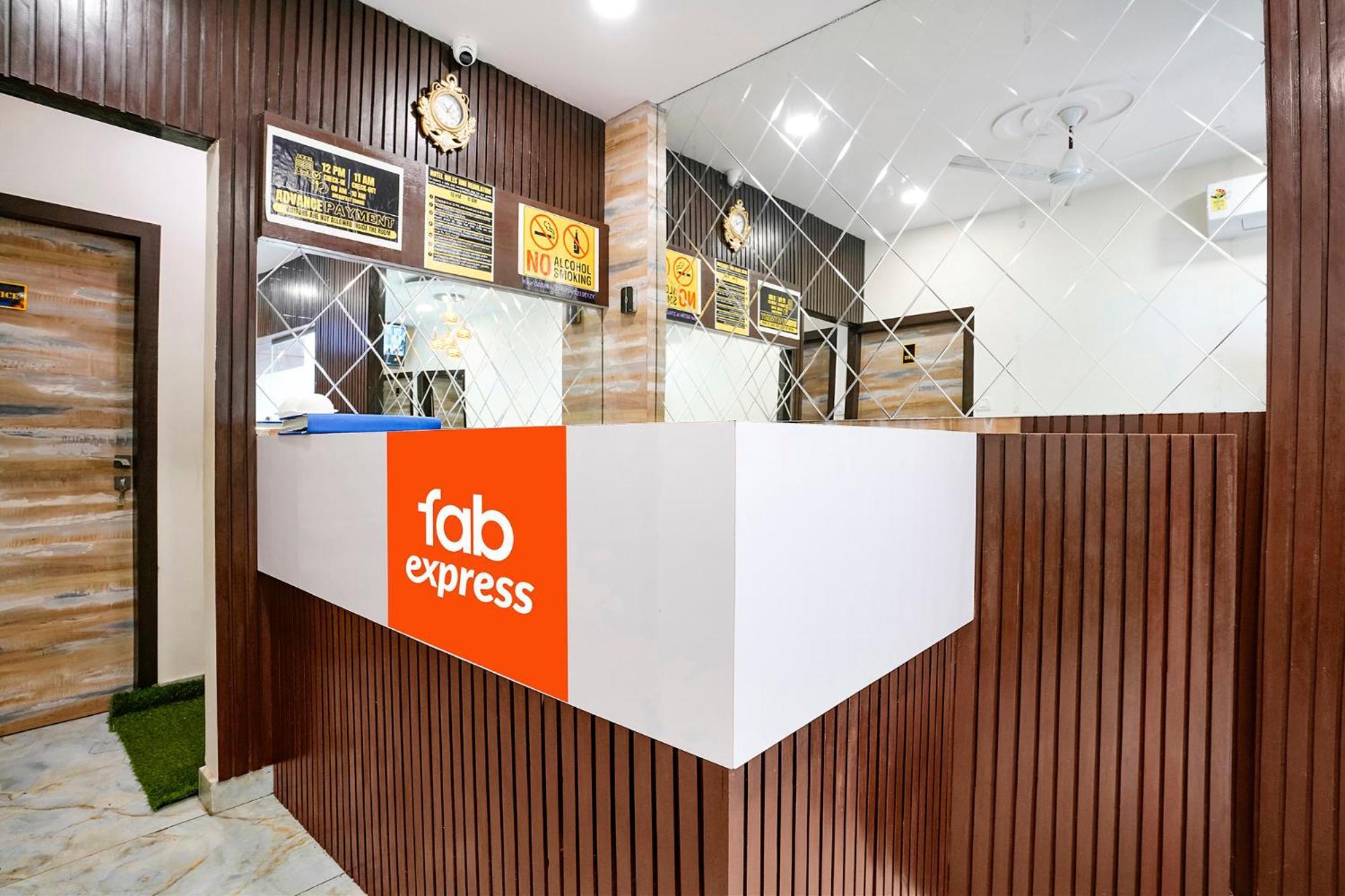 ホテル Fabexpress Good Luck Residency - Nr Nesco Exhibition Center ムンバイ エクステリア 写真